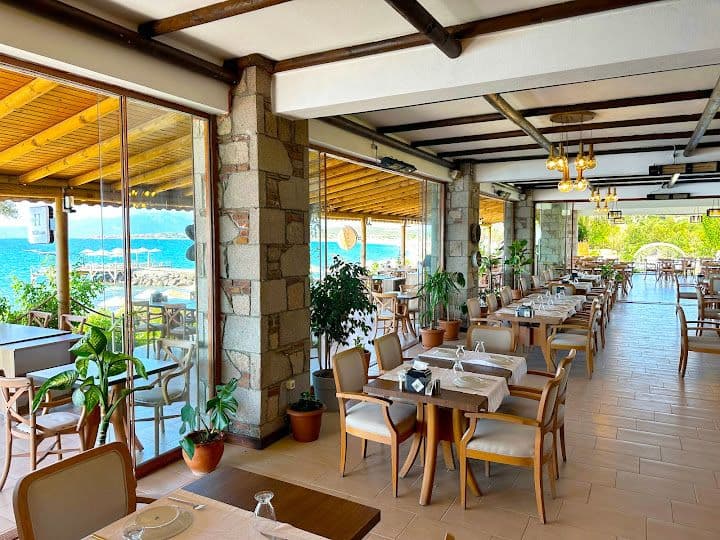 Assos Oveliskos Restaurant