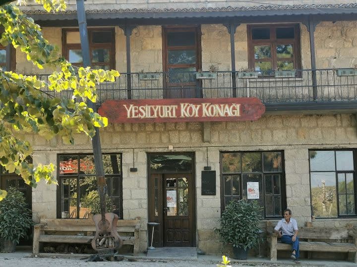 Yeşilyurt Köy Konağı