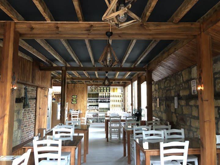 Yeşilyurt Lezz-et Köşe'de Cafe & Restaurant