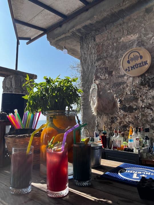 Zeytinkale Beach-restaurant-glamping