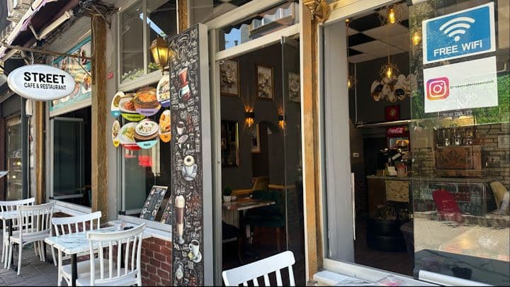 Street Cafe & Restaurant