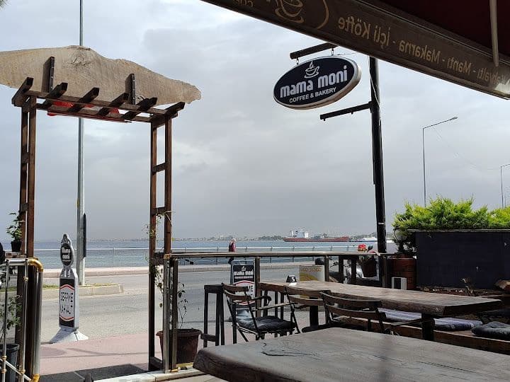 Mama Moni Cafe